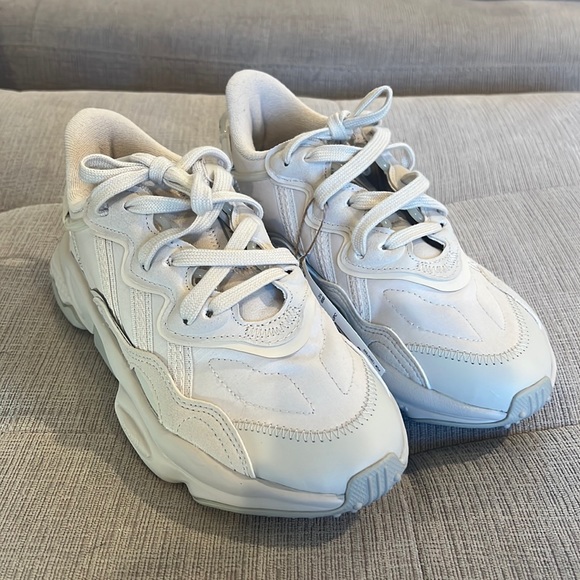 Adidas Ozweego J. NWT size 4 men’s/woman’s 6 - Picture 7 of 11